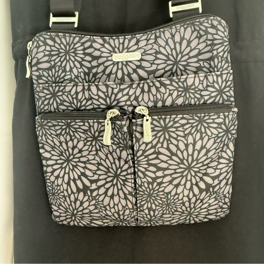 Baggallini Horizon Everyday Crossbody Bag Travel Organizer Black Print - Picture 2 of 15